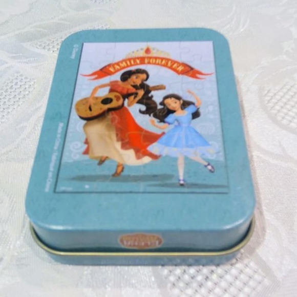 Walt Disney characters tin box bundle of 4 puzzles + 1 double Deck play, cards - Picture 11 of 15